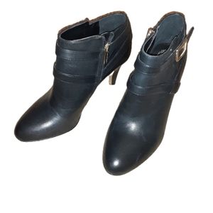 Vince Camuto Vadirya Leather Black Booties
